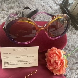 Gucci sunglasses 🕶💜💛🖤💛🧡